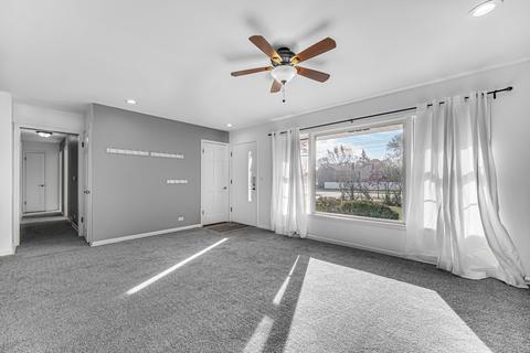 100 E Devon Ave, Roselle, IL 60172 photo 5