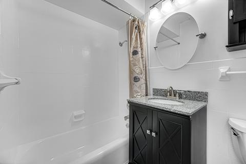 100 E Devon Ave, Roselle, IL 60172 photo 15