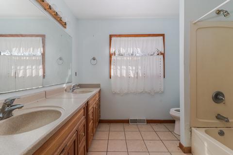 706 Oak St, Delavan, IL 61734 photo 11