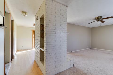 706 Oak St, Delavan, IL 61734 photo 3