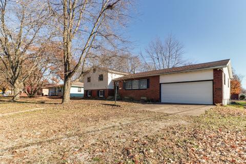 706 Oak St, Delavan, IL 61734 photo 2
