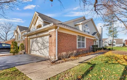 1701 Fairfax Cir E #4, Bartlett, IL 60103 photo 2
