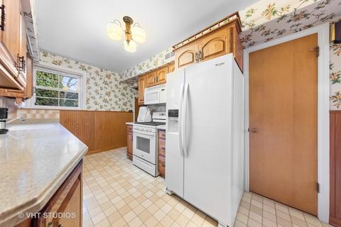 305 E May St, Elmhurst, IL 60126 photo 9