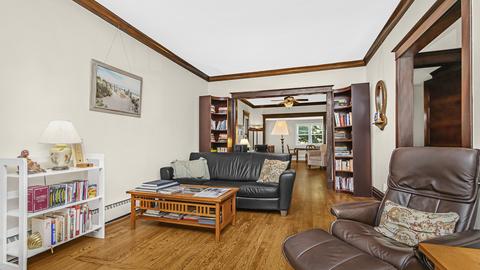 1521 Greenleaf St, Evanston, IL 60202 photo 3
