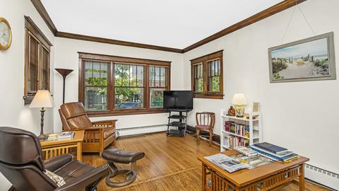 1521 Greenleaf St, Evanston, IL 60202 photo 4