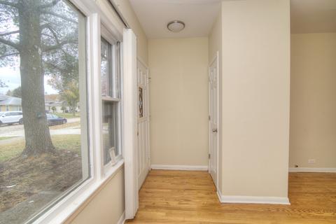 1056 Irwin Ave, Des Plaines, IL 60018 photo 4