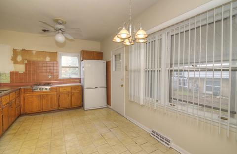 1056 Irwin Ave, Des Plaines, IL 60018 photo 10