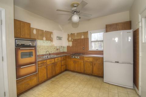1056 Irwin Ave, Des Plaines, IL 60018 photo 11