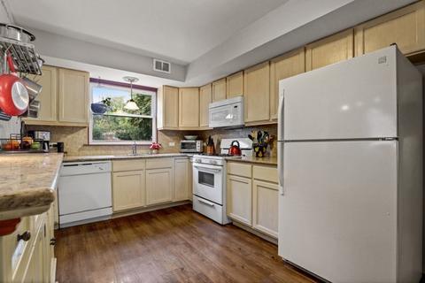 390 Bartram Rd, Riverside, IL 60546 photo 11