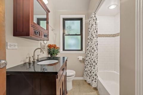 390 Bartram Rd, Riverside, IL 60546 photo 17