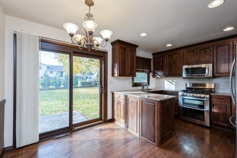 45 Lockman Cir, Elgin, IL 60123 photo 8