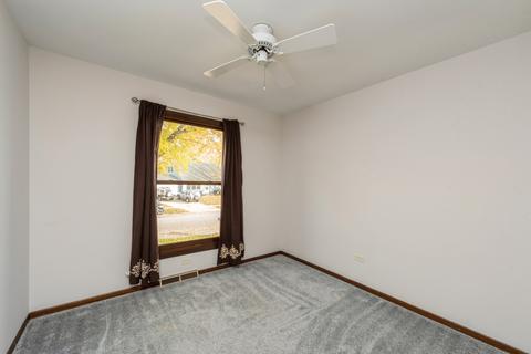 45 Lockman Cir, Elgin, IL 60123 photo 14