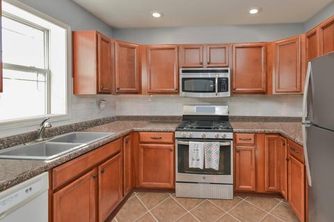 306 E Cherry St, Le Roy, IL 61752 photo 7
