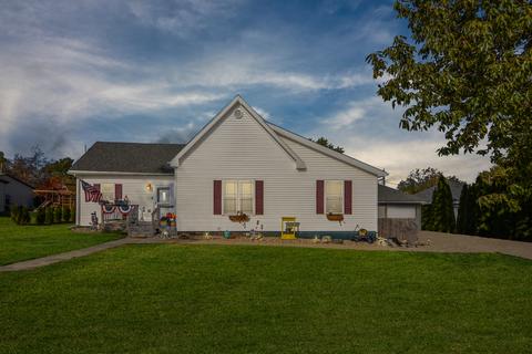 306 E Cherry St, Le Roy, IL 61752 photo 1