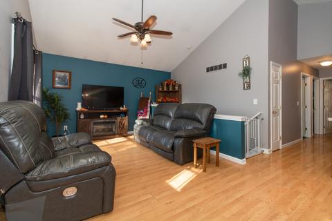 202 4th St, Mackinaw, IL 61755 photo 6