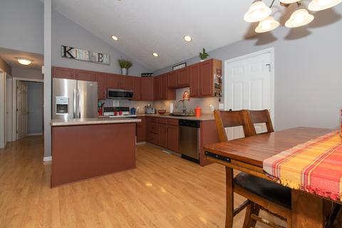 202 4th St, Mackinaw, IL 61755 photo 2