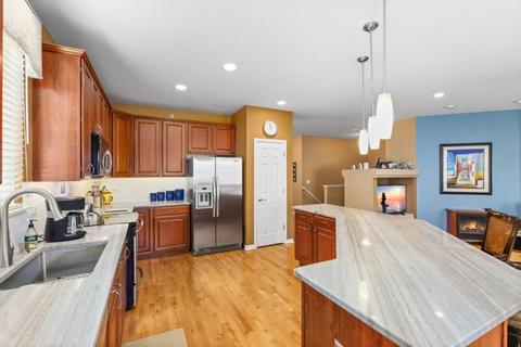 1890 Steffen Dr, Hoffman Estates, IL 60192 photo 12