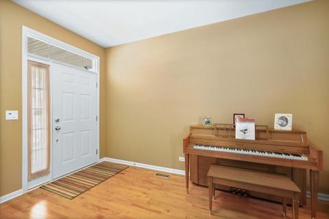 1890 Steffen Dr, Hoffman Estates, IL 60192 photo 7