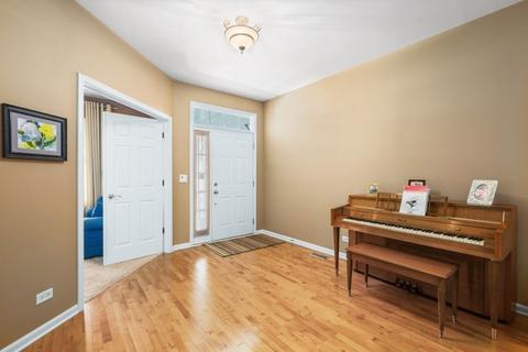 1890 Steffen Dr, Hoffman Estates, IL 60192 photo 6