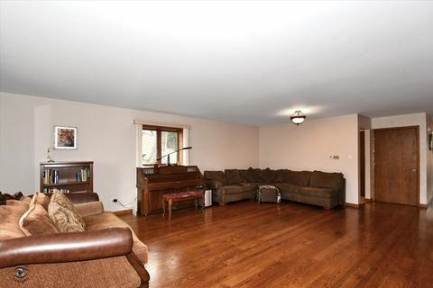 424 Schultz St, Lemont, IL 60439 photo 3
