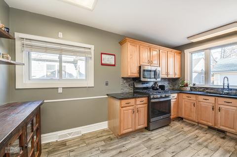 210 S Commonwealth Ave, Aurora, IL 60506 photo 6