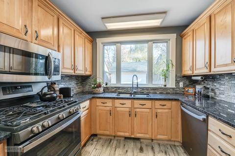 210 S Commonwealth Ave, Aurora, IL 60506 photo 2