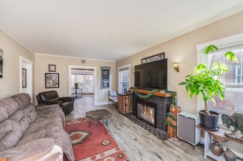 210 S Commonwealth Ave, Aurora, IL 60506 photo 4
