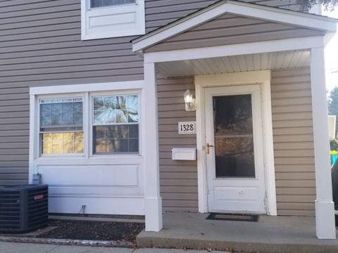 1328 Amy Ct, Wheeling, IL 60090 photo 1