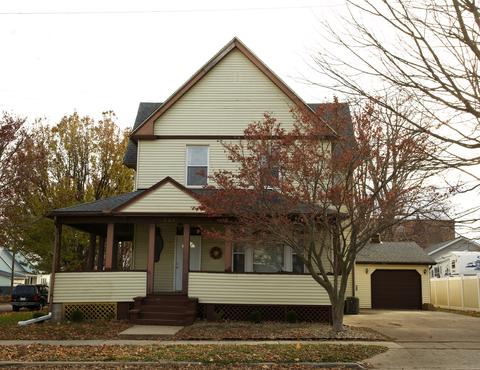 526 E Washington St, Clinton, IL 61727 photo 1