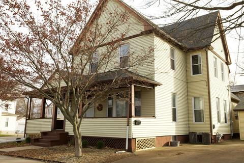 526 E Washington St, Clinton, IL 61727 photo 2