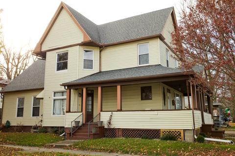 526 E Washington St, Clinton, IL 61727 photo 4