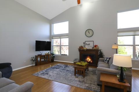 592 Wexford Dr, Elgin, IL 60124 photo 12