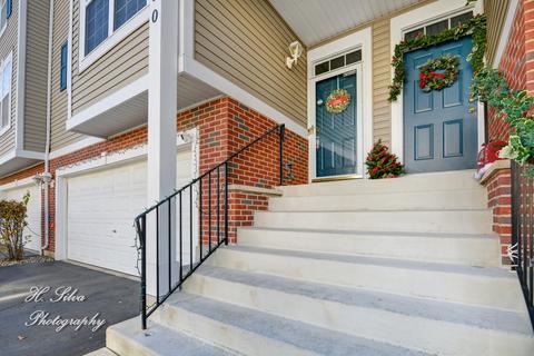 550 Declaration Ln, Aurora, IL 60502 photo 2