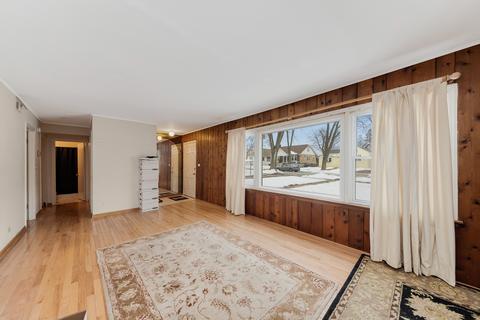 210 N Morgan Ave, Wheaton, IL 60187 photo 2