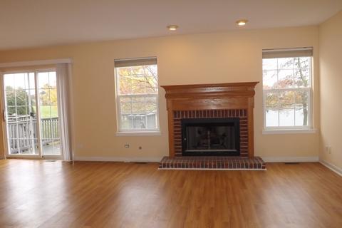 1251 Horseshoe Ln, Bartlett, IL 60103 photo 2