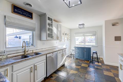 809 Pershing Ave, Wheaton, IL 60189 photo 4