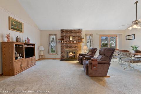 2212 Stirrup Ln, Wheaton, IL 60189 photo 2