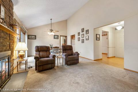 2212 Stirrup Ln, Wheaton, IL 60189 photo 5