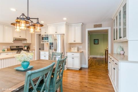 730 E Chicago Ave, Naperville, IL 60540 photo 9