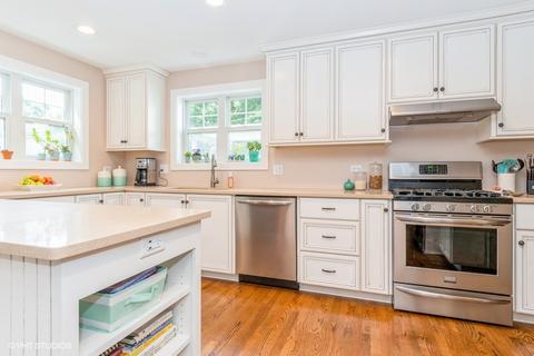 730 E Chicago Ave, Naperville, IL 60540 photo 4