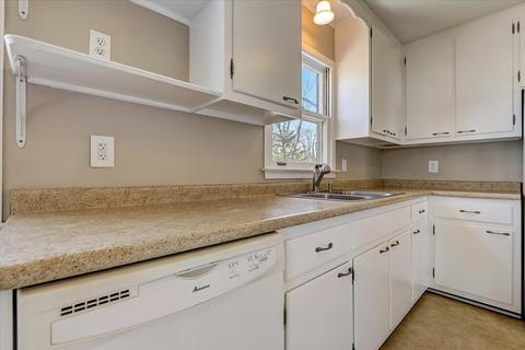 406 N Kent Rd, Mchenry, IL 60051 photo 10