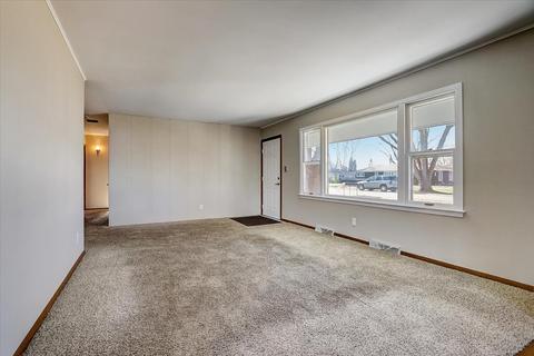 406 N Kent Rd, Mchenry, IL 60051 photo 4
