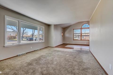 406 N Kent Rd, Mchenry, IL 60051 photo 2