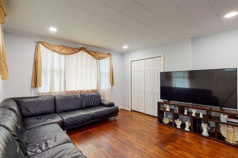 658 Linden Ave, Elgin, IL 60120 photo 4