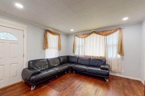 658 Linden Ave, Elgin, IL 60120 photo 5