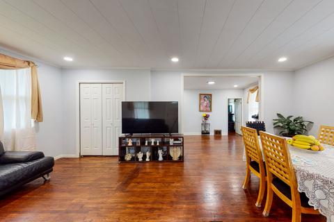658 Linden Ave, Elgin, IL 60120 photo 8