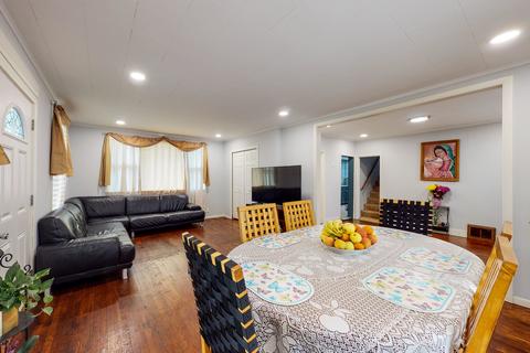 658 Linden Ave, Elgin, IL 60120 photo 10