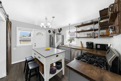 3752 W 68th Pl, Chicago, IL 60629 photo 6
