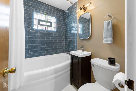 3752 W 68th Pl, Chicago, IL 60629 photo 12