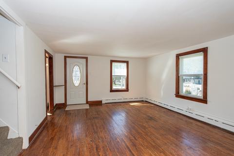102 E 2nd St, Lockport, IL 60441 photo 4